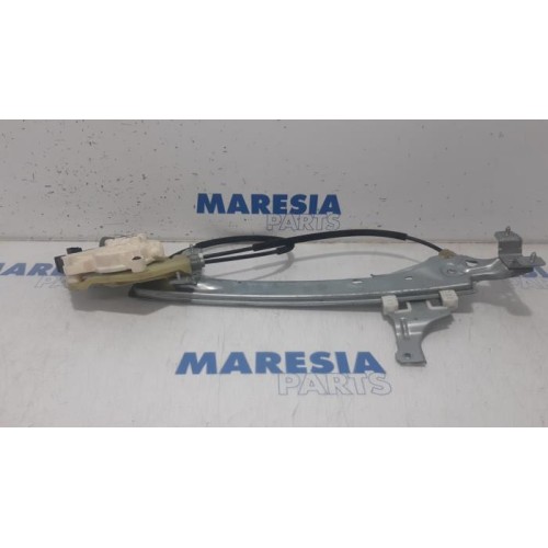 Renault - Megane - Rear door window mechanism 4-door, right