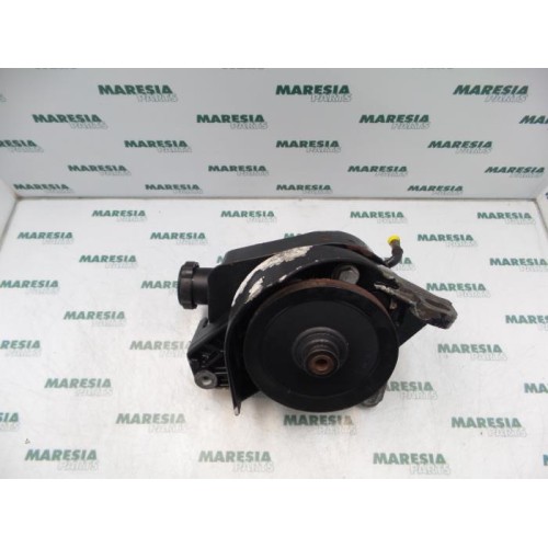 Renault - Safrane - Power steering pump
