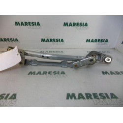 Peugeot - 107 - Wiper mechanism