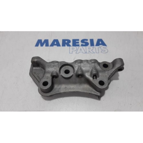 Peugeot - 2008 - Engine mount