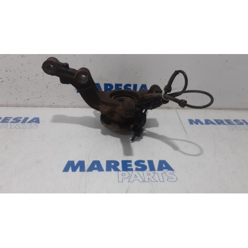 Renault - Kangoo - Fusee links-voor
