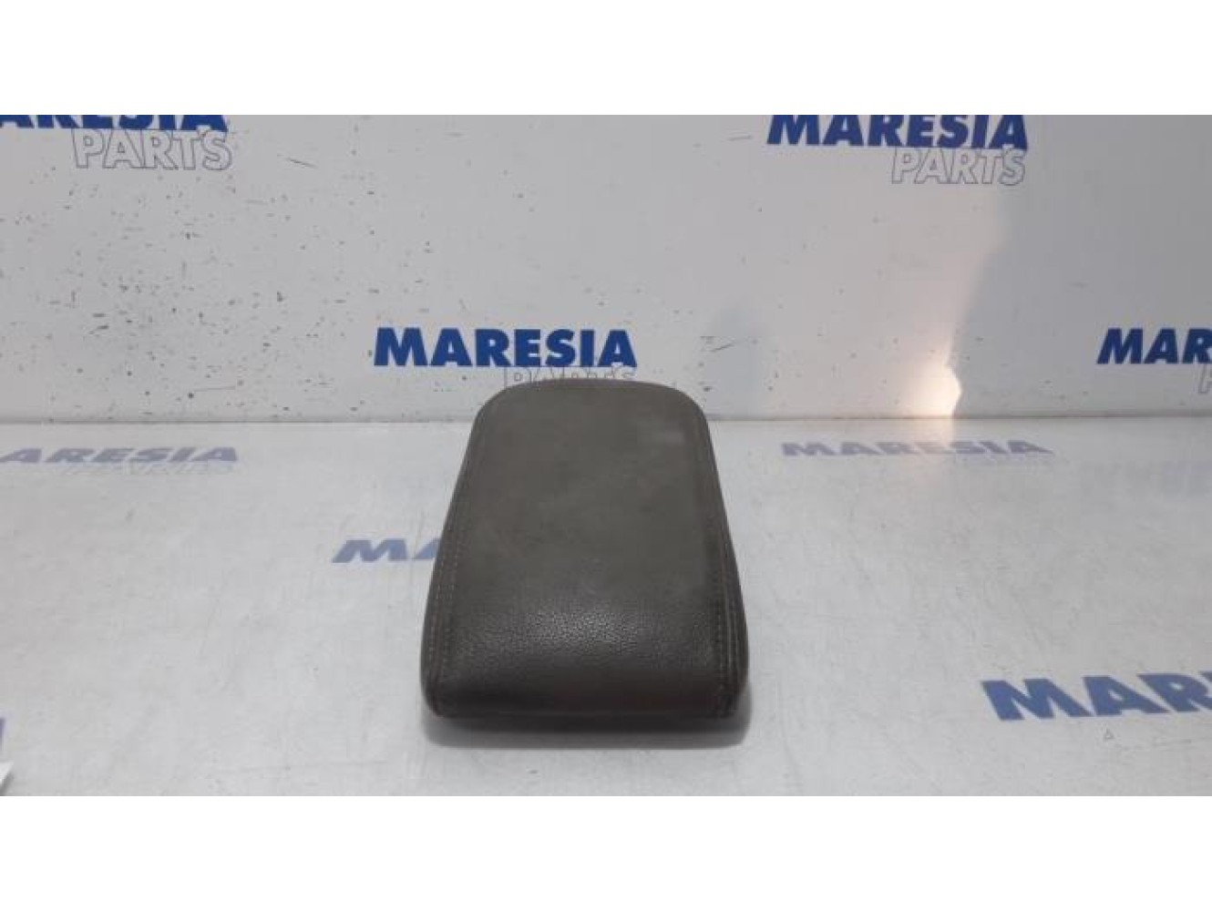 Renault - Megane - Armrest