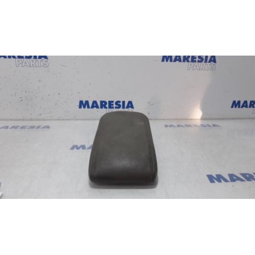 Renault - Megane - Armrest