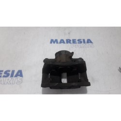 Renault - Clio - Front brake calliper, right