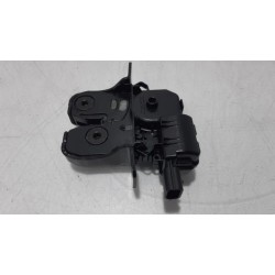 Renault - Clio - Tailgate lock mechanism