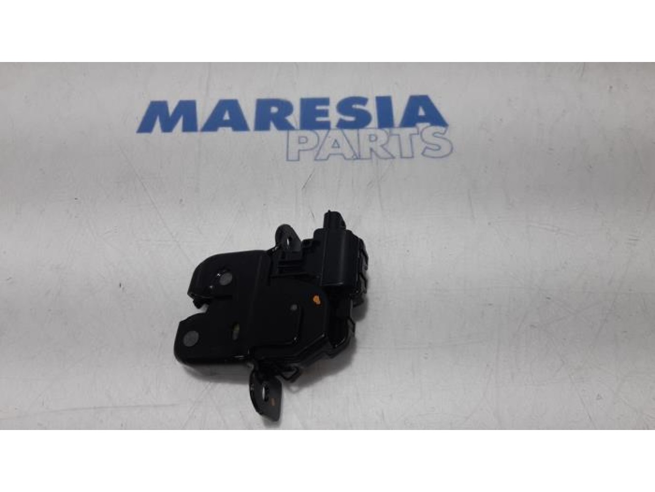 Renault - Clio - Tailgate lock mechanism