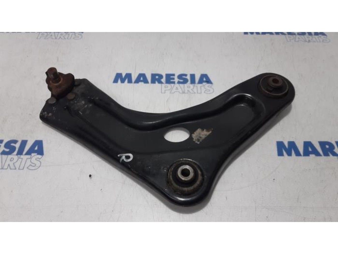 Peugeot - 207 - Front wishbone, right