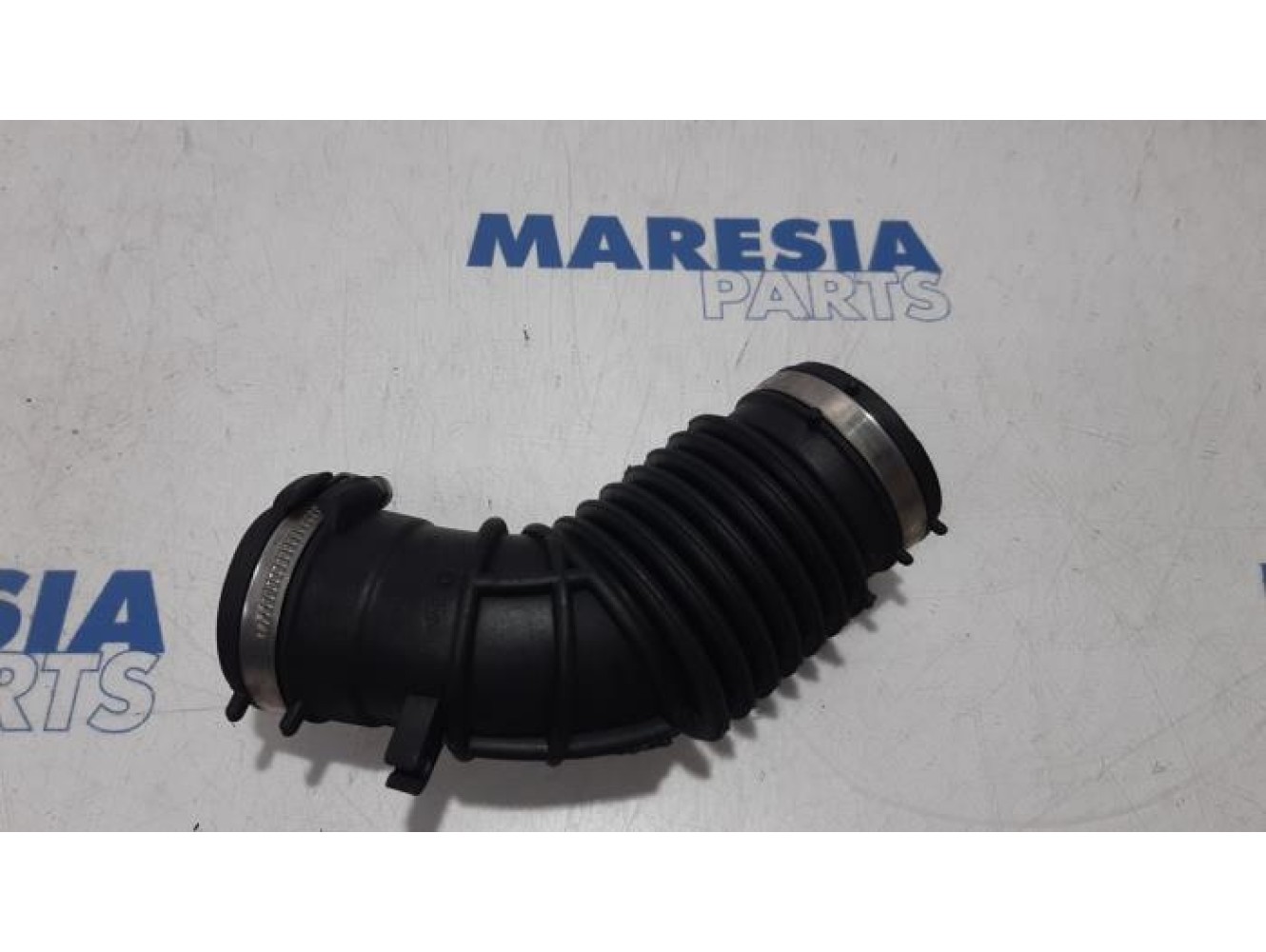 Renault - Clio - Intercooler hose