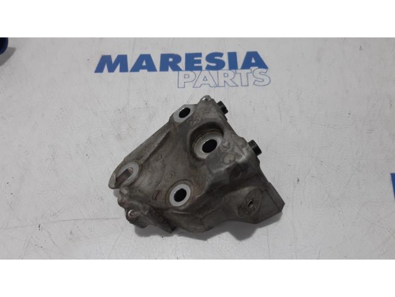 Citroen - C5 - Engine mount