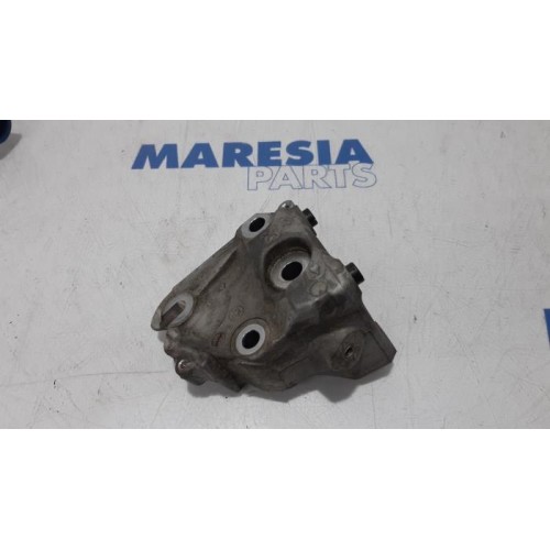 Citroen - C5 - Engine mount