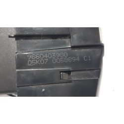 Peugeot - 207 - Tailgate lock mechanism