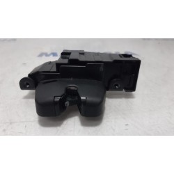 Peugeot - 207 - Tailgate lock mechanism
