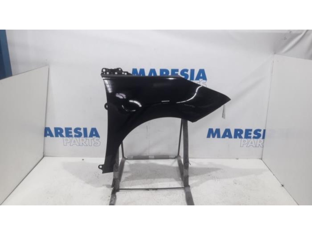 Peugeot - 5008 - Front wing, right