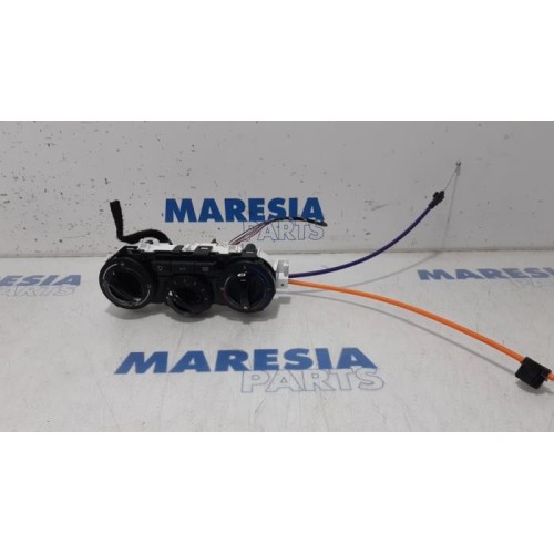 Peugeot - 208 - Heater control panel