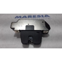 Peugeot - 208 - Tailgate lock mechanism