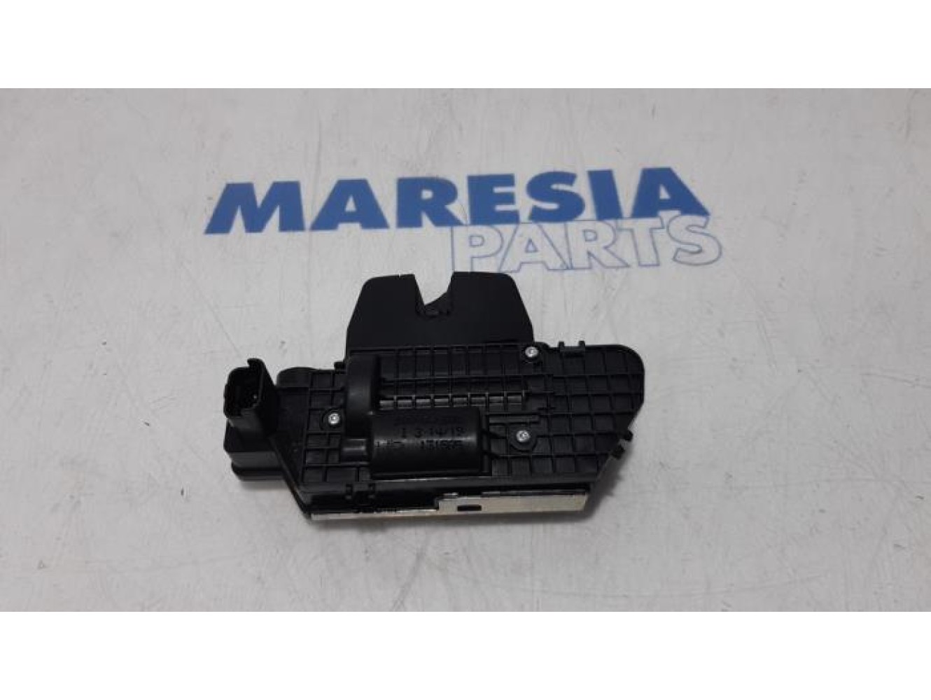Peugeot - 208 - Tailgate lock mechanism