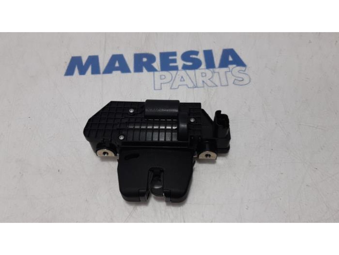 Citroen - DS3 - Tailgate lock mechanism