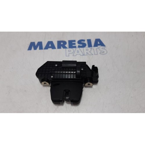 Citroen - DS3 - Tailgate lock mechanism