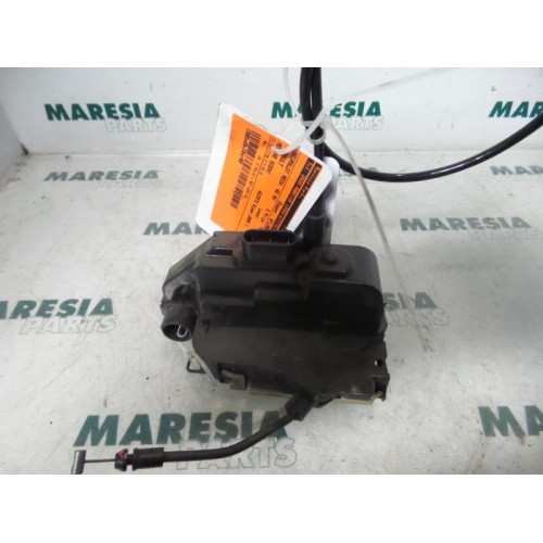 Renault - Megane Scenic - Front door lock mechanism 4-door, right