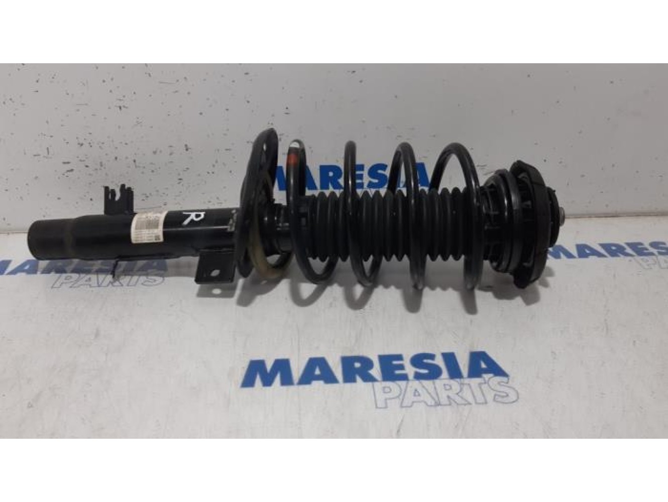 Peugeot - 208 - Front shock absorber rod, right
