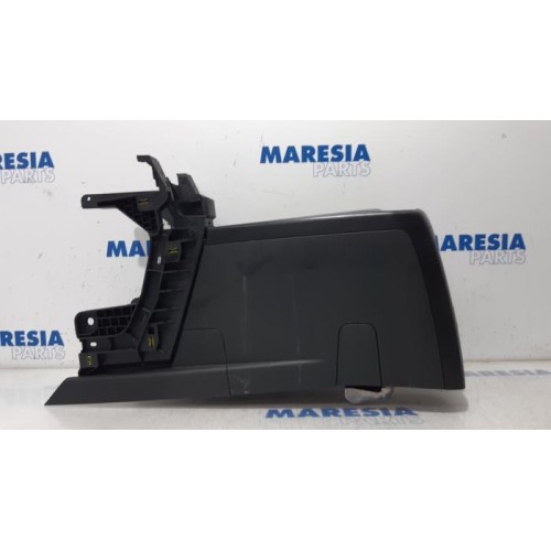 Peugeot - 5008 - Middle console