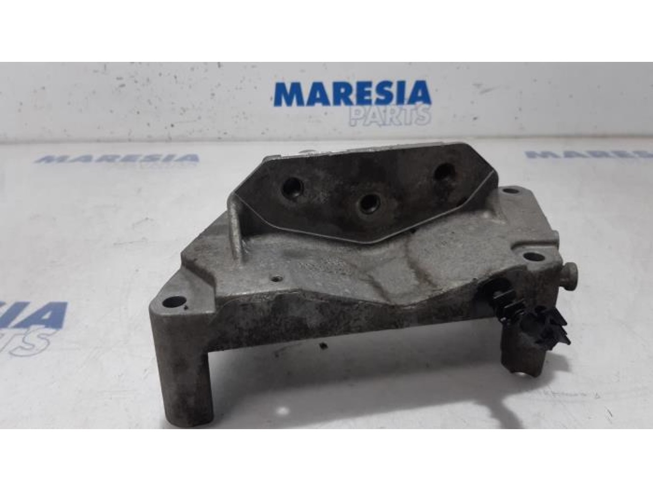 Alfa Romeo - Mito - Engine mount