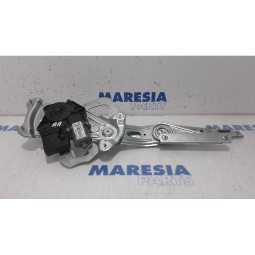 Renault - Scenic - Rear door window mechanism 4-door, right