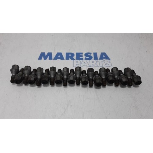 Renault - Talisman - Set of wheel bolts