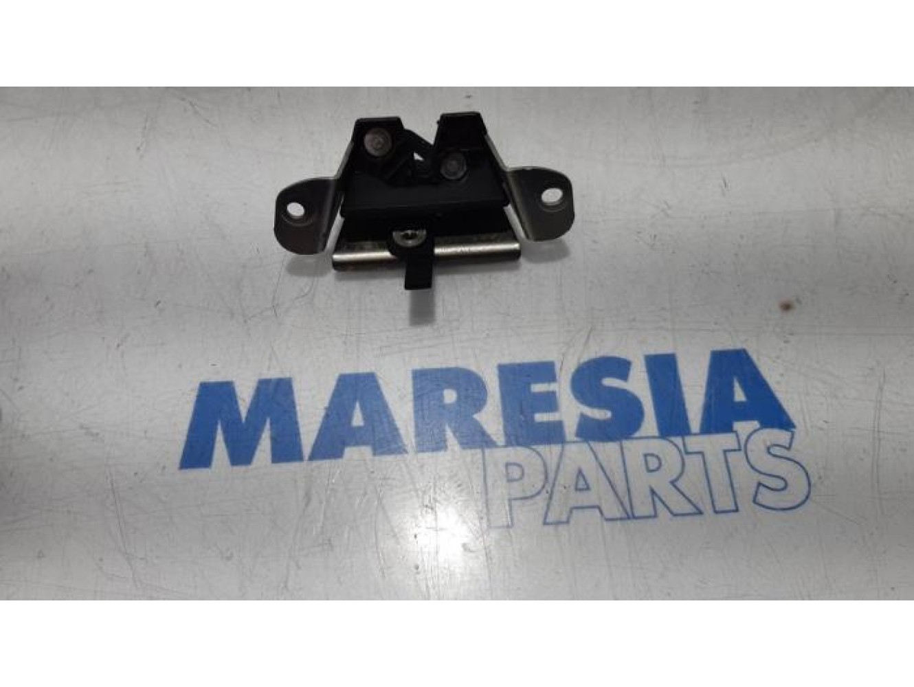 Citroen - C1 - Tailgate lock mechanism