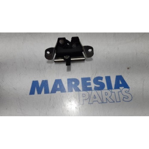Citroen - C1 - Tailgate lock mechanism