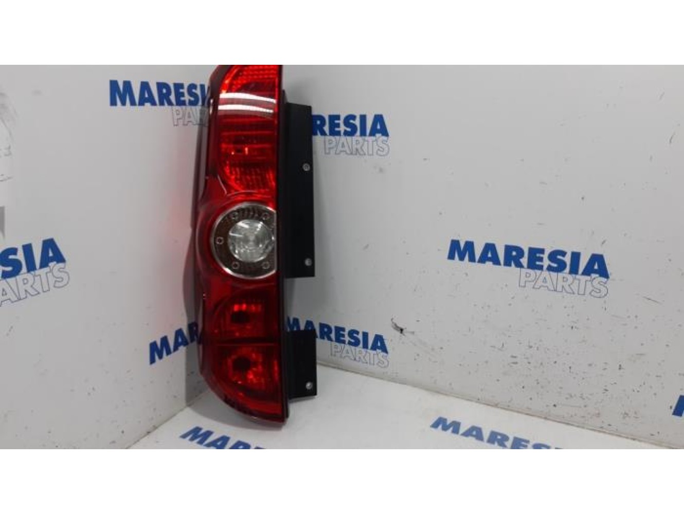 Fiat - Doblo - Achterlicht links