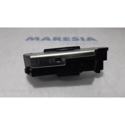 Citroen - DS5 - Tailgate lock mechanism