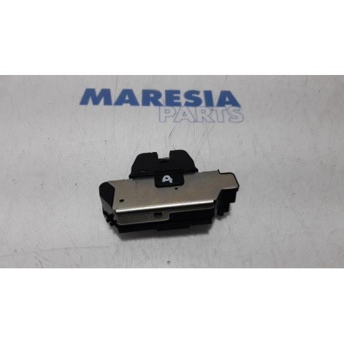 Citroen - DS5 - Tailgate lock mechanism