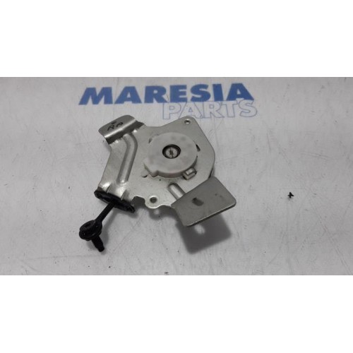 Peugeot - 3008 - Tailgate hinge