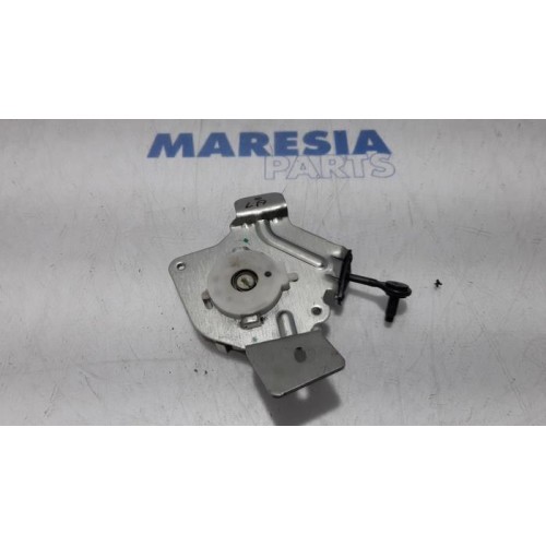 Peugeot - 3008 - Tailgate hinge