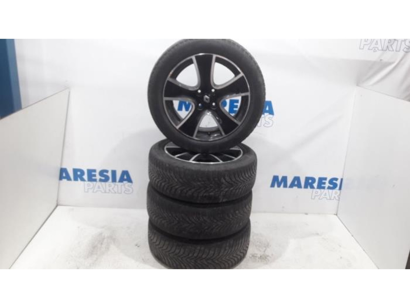 Renault - Clio - Sportvelgenset + banden
