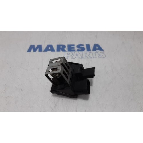 Peugeot - 207 - Cooling fan resistor