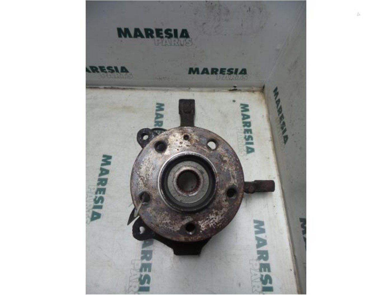 Renault - Trafic - Knuckle, front left