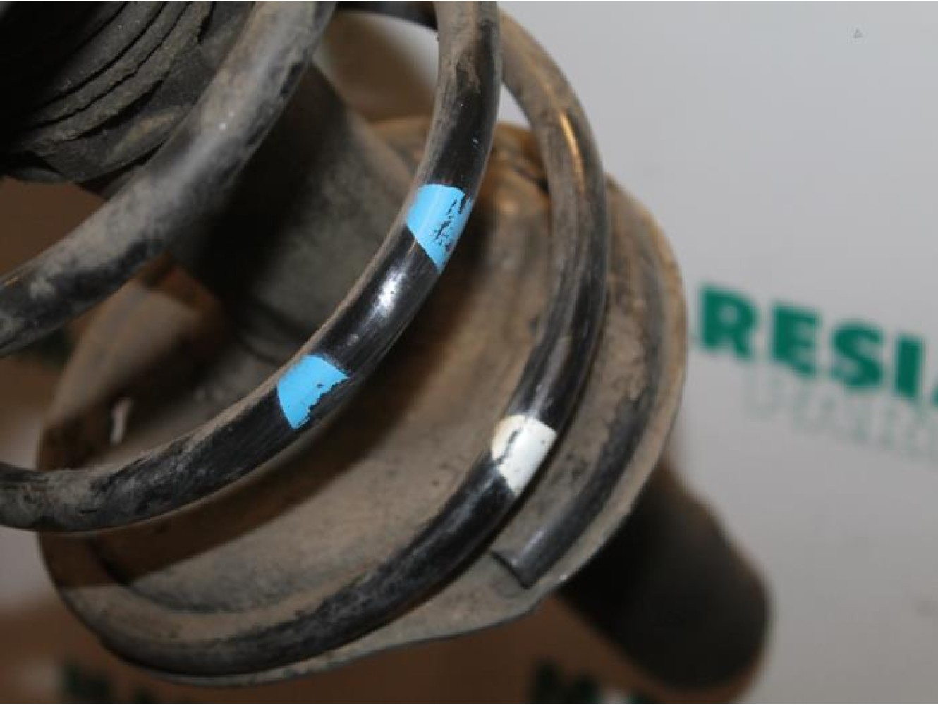 Peugeot - 206 - Front shock absorber rod, right