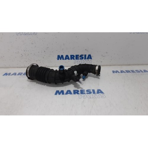 Renault - Clio - Air intake hose