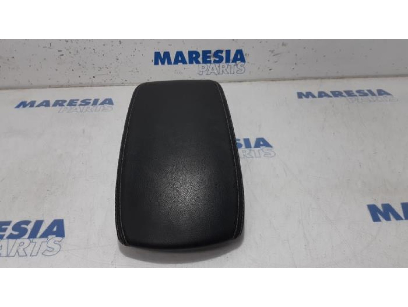 Citroen - DS5 - Armrest