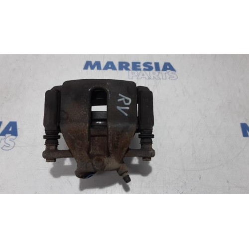 Renault - Clio - Front brake calliper, right