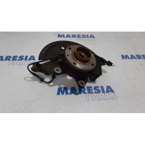 Renault - Clio - Achsschenkel links vorne