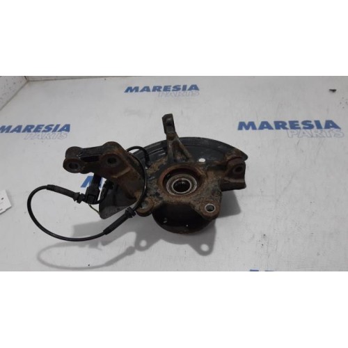 Renault - Clio - Knuckle, front right