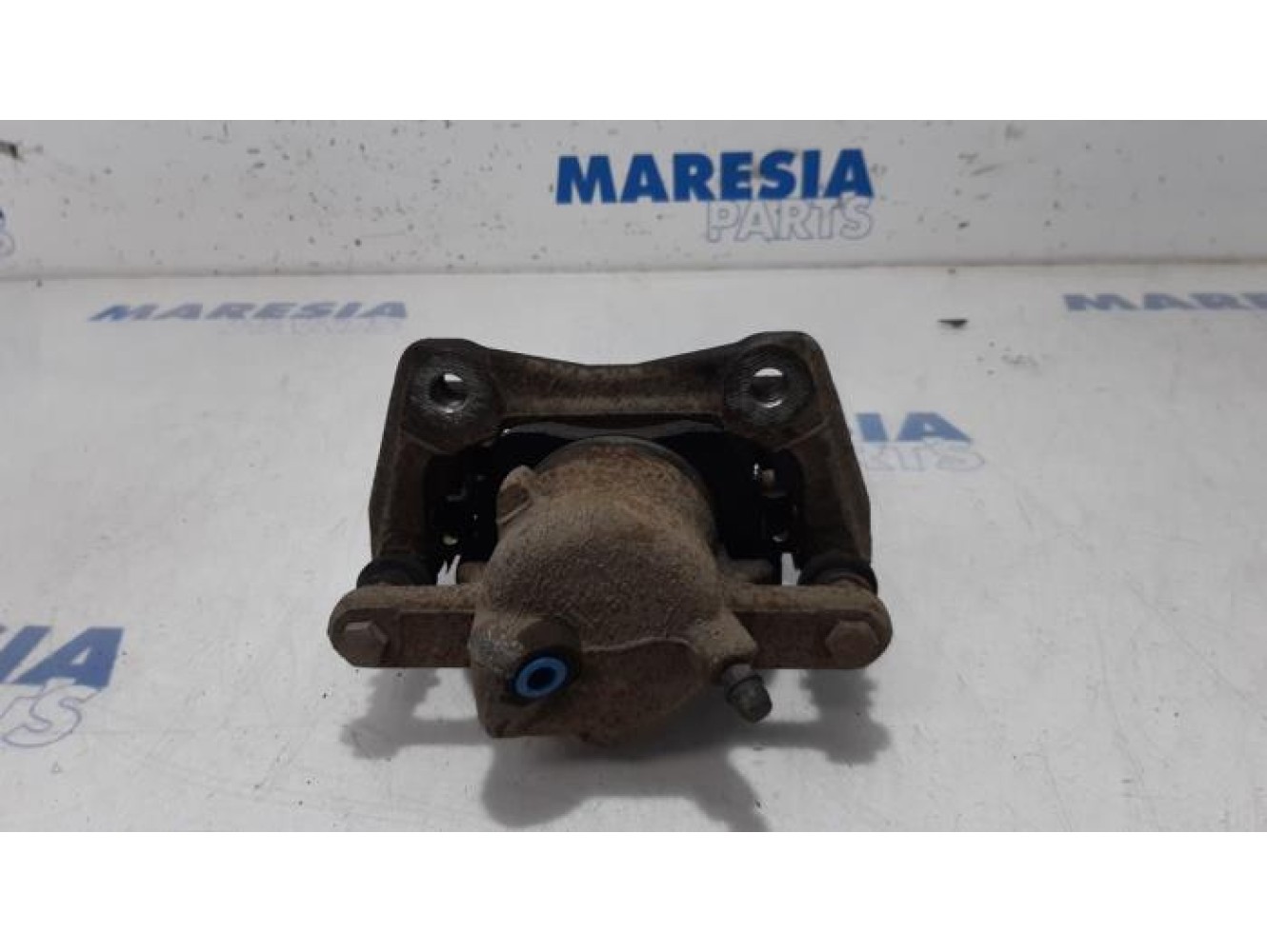 Renault - Clio - Front brake calliper, left