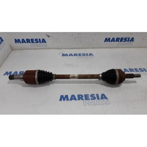 Renault - Clio - Front drive shaft, left