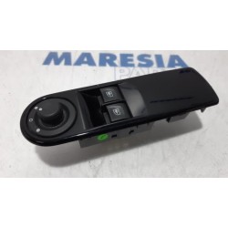 Renault - Clio - Multi-functional window switch