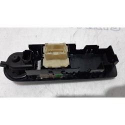 Renault - Clio - Multi-functional window switch
