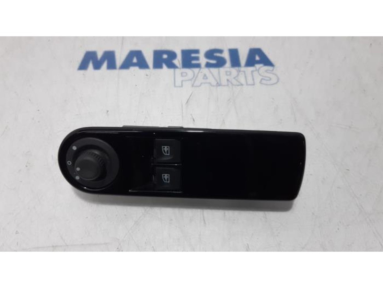 Renault - Clio - Multi-functional window switch