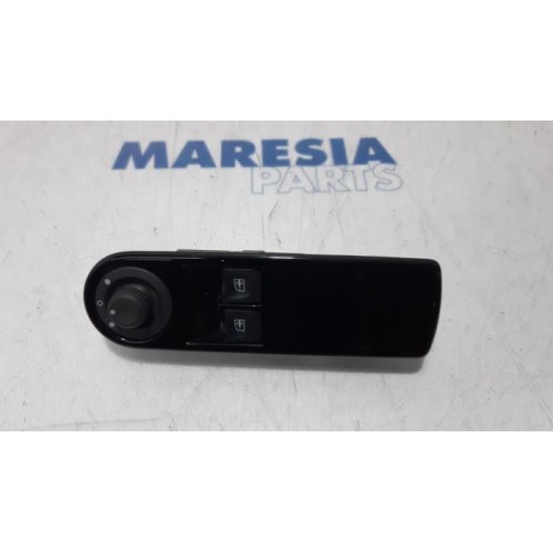 Renault - Clio - Multi-functional window switch